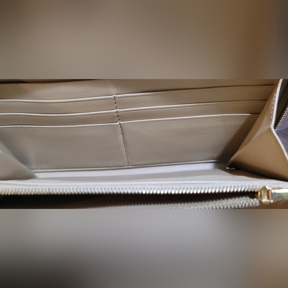 Celine Long Zippy Wallet GOLD - EUC - Picture 5 of 9